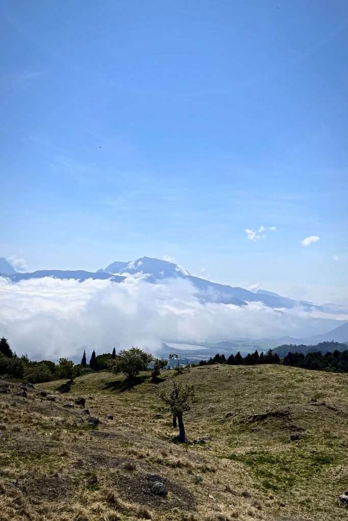 Ici et ailleurs