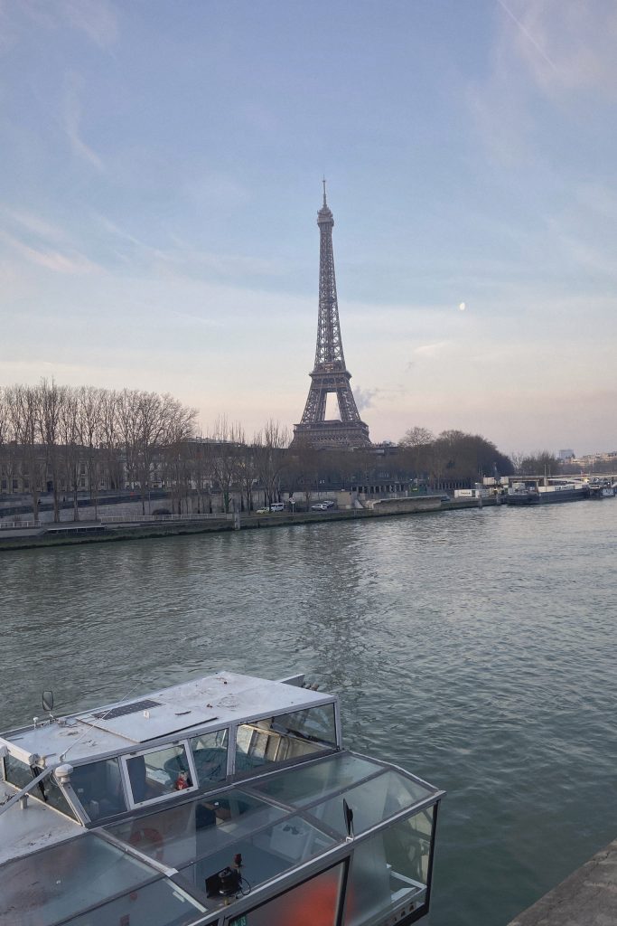 Ici et ailleurs